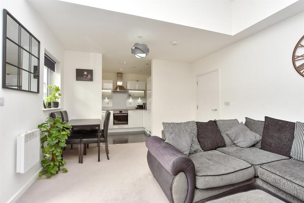 Lounge/ Dining Area