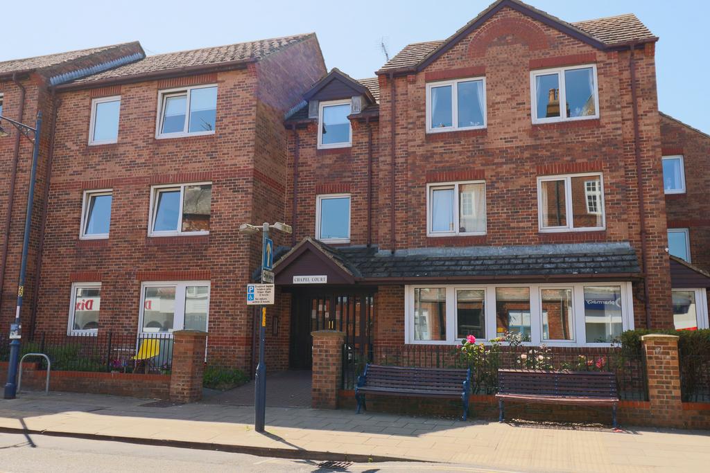 West Avenue, Filey YO14 1 bed flat - £82,500