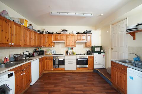 8 bedroom terraced house to rent, Gloucester Road, Bristol BS7