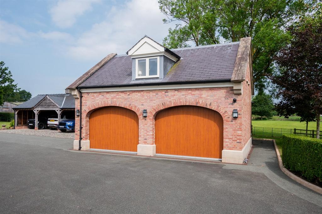 Detached Garage