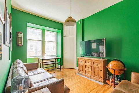 2 bedroom flat to rent, 0756L – Nicolson Street, Edinburgh, EH8 9ER
