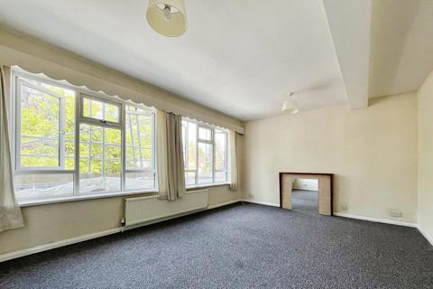 3 bedroom maisonette to rent, Rances Lane, Wokingham RG40