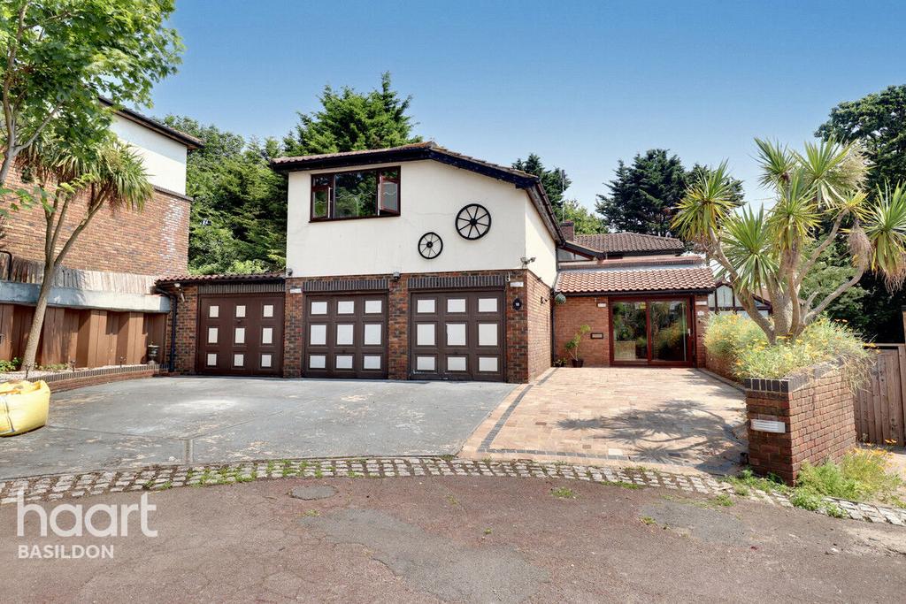 The Vale, Basildon 5 bed detached house for sale £575,000