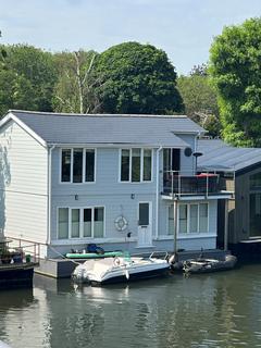 3 bedroom houseboat for sale, Taggs Island, Hampton TW12