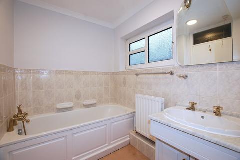 2 bedroom flat to rent, Glen Court, Grasmere Road, BROMLEY, BR1