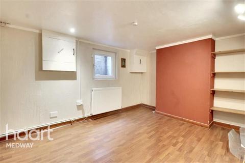 2 bedroom terraced house to rent, Langdon Road, Rochester, ME1