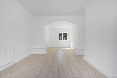 2 Cecil Avenue, Rochester, ME2 3EA