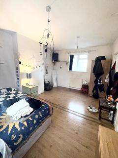 19 Harold Terrace, Leeds, LS6 1PG