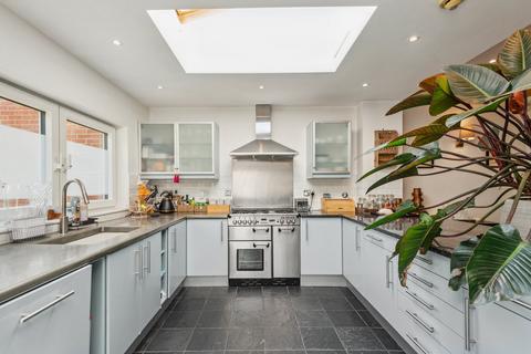 18 Dordrecht Road, London, W3 7TE