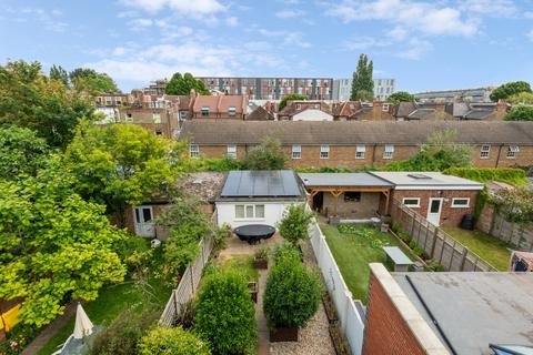 18 Dordrecht Road, London, W3 7TE