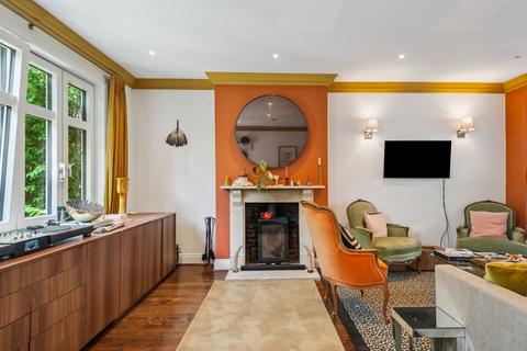 18 Dordrecht Road, London, W3 7TE