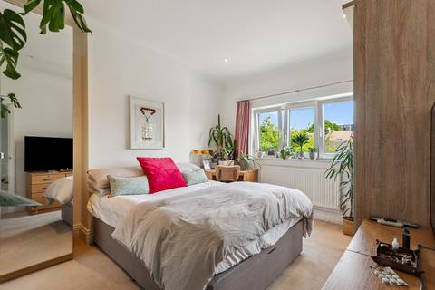 18 Dordrecht Road, London, W3 7TE