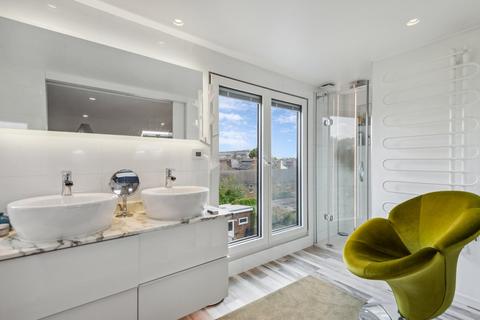 18 Dordrecht Road, London, W3 7TE