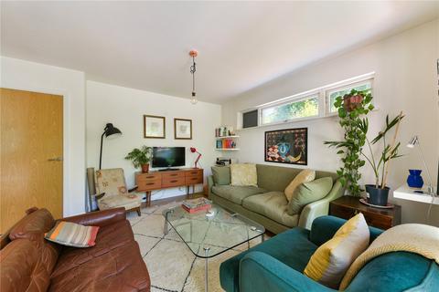 2 bedroom apartment for sale, Crisp Court, Gascoyne Road, London, E9