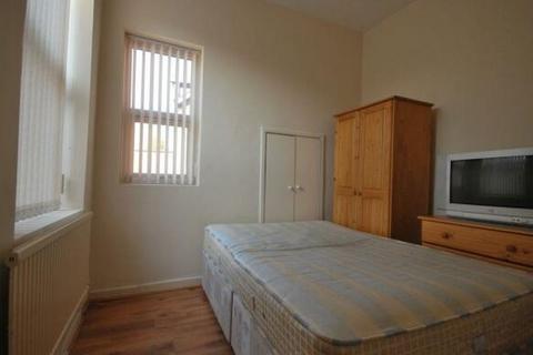 2 bedroom flat to rent, Palatine Road, Manchester M20