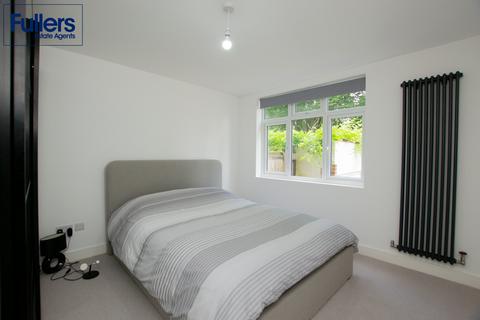 2 bedroom ground floor flat for sale, Deepdene Court, London N21