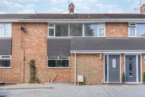 3 bedroom terraced house to rent, St. Johns Meadow, Lingfield RH7