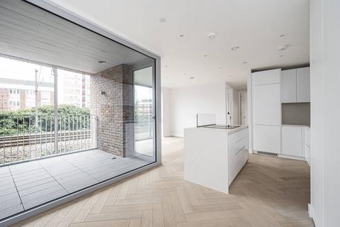 2 bedroom flat to rent, Mapple Path, Clapton, LONDON, E5