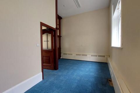 Property to rent, Victoria Square, Holmfirth HD9