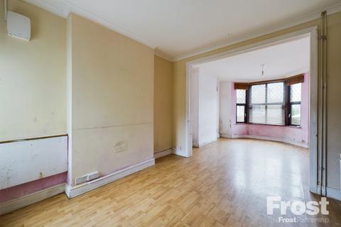 57 Queens Road, Feltham, TW13 5AW
