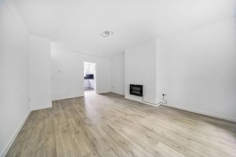 2 bedroom apartment to rent, Burnbrae Close London N12