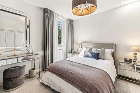 3 bedroom flat to rent, Belgravia Court, 33 Ebury Street, London