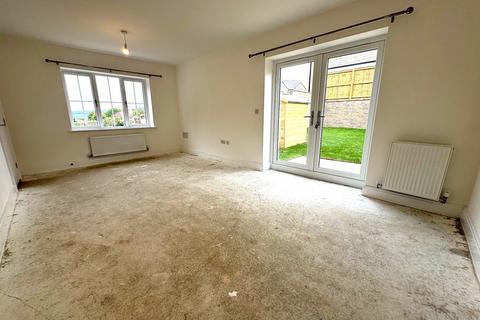 3 bedroom semi-detached house to rent, Bamford Court, Deepcar