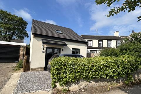 3 bedroom bungalow to rent, Moorside, Cleckheaton, West Yorkshire, BD19