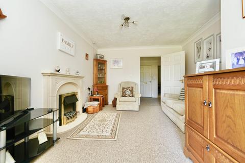 2 bedroom ground floor flat for sale, The Views, George Street, Huntingdon, PE29