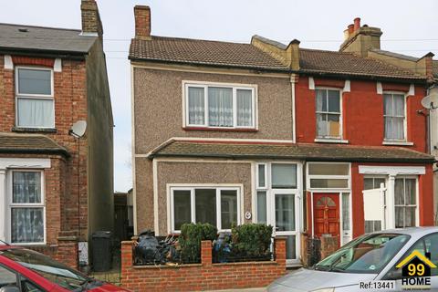 3 bedroom semi-detached house to rent, Priory Road, Croydon, Surrey, CR0
