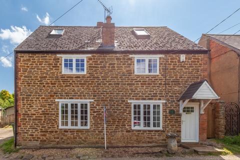 5 bedroom detached house for sale, Silver Street North, Christmas Cottage, Banbury OX17