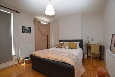 3 bedroom terraced house to rent, Ulverscroft Road East Dulwich SE22