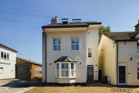5 bedroom detached house to rent, Alexandra Road, Addlestone, Surrey, KT15