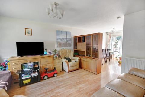 41 Buckingham Drive, East Grinstead, RH19 4RL