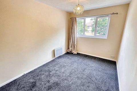 3 bedroom flat to rent, Broadfields Way, London NW10
