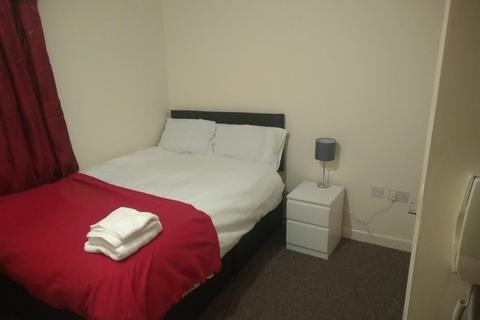 1 bedroom in a flat share to rent, 99 High Road, IG1 1DE