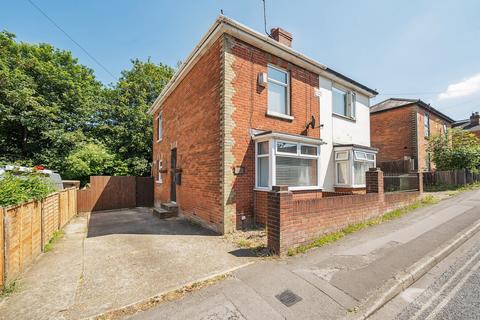 2 bedroom semi-detached house to rent, Winchester Road, Hampshire SO16