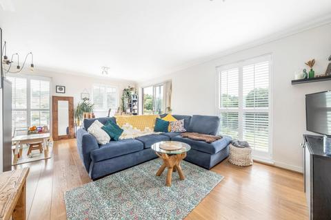 2 bedroom apartment for sale, Highwood Close, East Dulwich, London, SE22