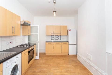 3 bedroom apartment to rent, Gilmore Road, Lewisham, SE13