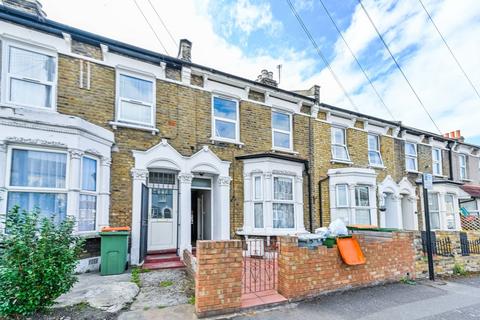 4 bedroom terraced house to rent, Morton Road, Stratford, London, E15