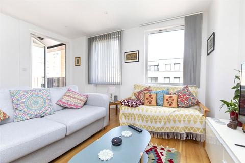 1 bedroom apartment to rent, Holman Drive, Southall, UB2