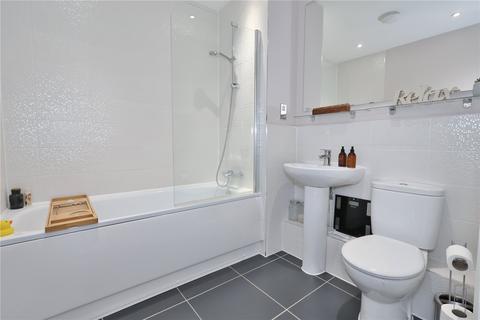 2 bedroom apartment for sale, Hereford Close, Knaphill, Woking, Surrey, GU21