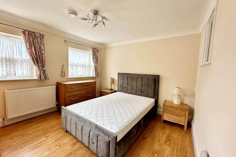 2 bedroom flat to rent, Warren Road, Leyton, E10