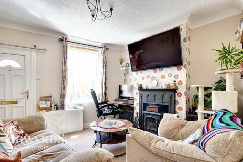 2 bedroom end of terrace house for sale, Hall Road, Lowestoft