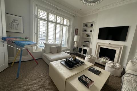 2 bedroom terraced house to rent, Lower Belgrave Street, London SW1W