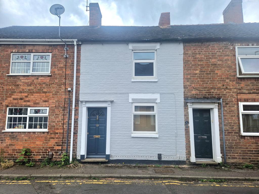 2 Bedroom Traditional Mid Terraced House   Bow St