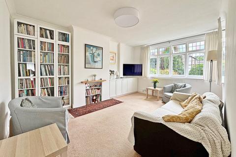 25 Ronald Close, Beckenham, BR3 3HX