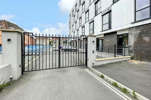 2 bedroom flat for sale, The Boulevard, Crawley, West Sussex, RH10 1UR