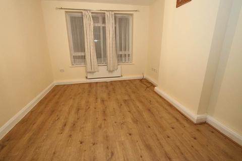 2 bedroom flat to rent, Ridgeway Court, Stanmore HA7
