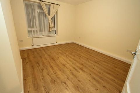 2 bedroom flat to rent, Ridgeway Court, Stanmore HA7